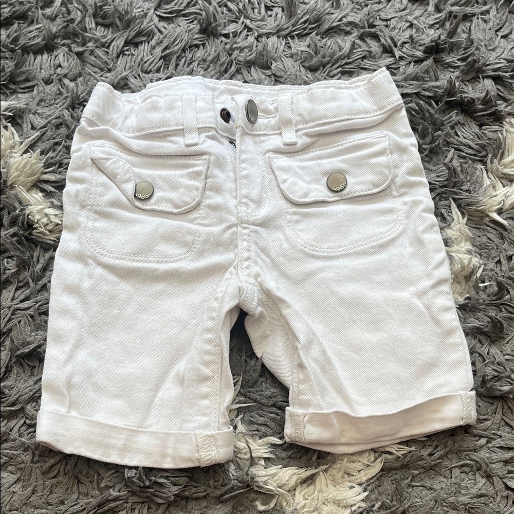 Baby GAP denim shorts. White. Toddler size 4. Zip fly. Pre-owned.